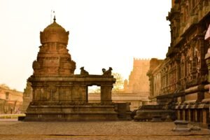 Santuario más pequeño en el templo de Rajeswaram en Tanjavur, Tamil Nadu