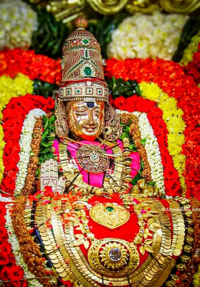 An Examination of the Padana and Bheda Schools of Saivam